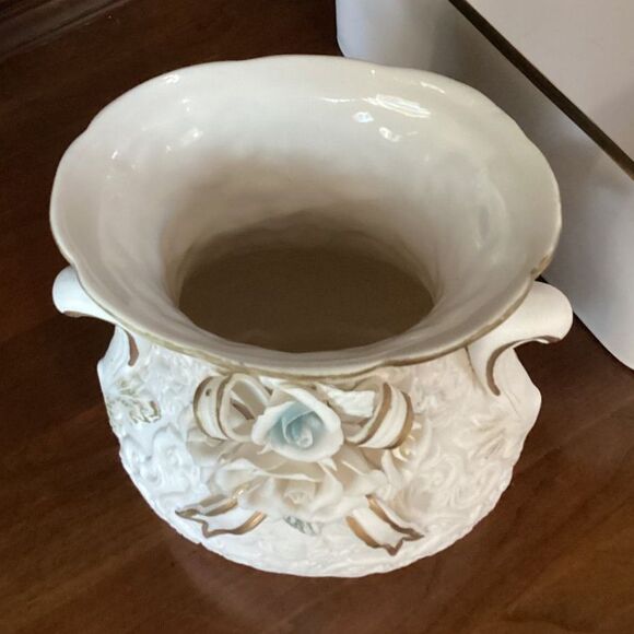 White Porcelain Vase Embossed Floral Roses Ribbon Gold Accents Elegant Decor - Picture 5 of 6